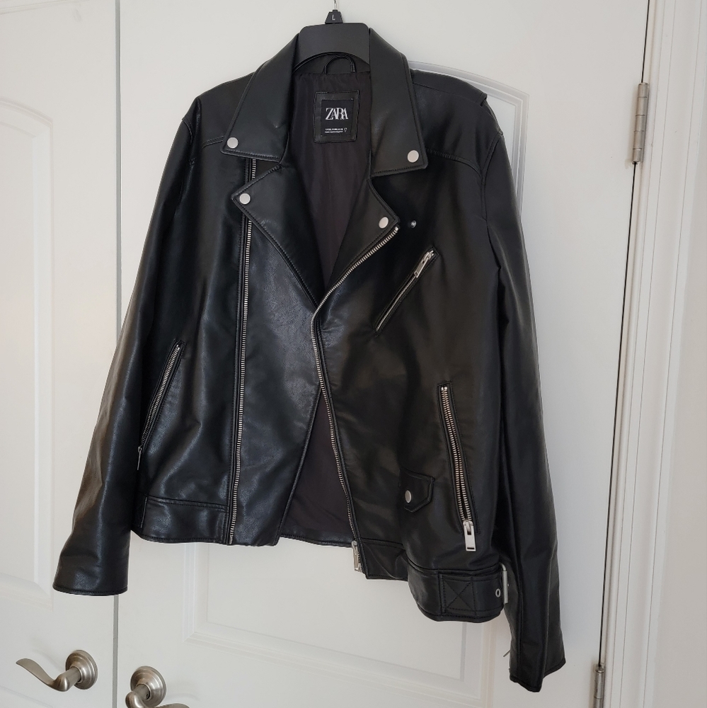 đ¤ Zara Moto BikerâJacket Black Faux Leather Zipper &Buckle Detailing Motorcycle - Picture 16 of 16